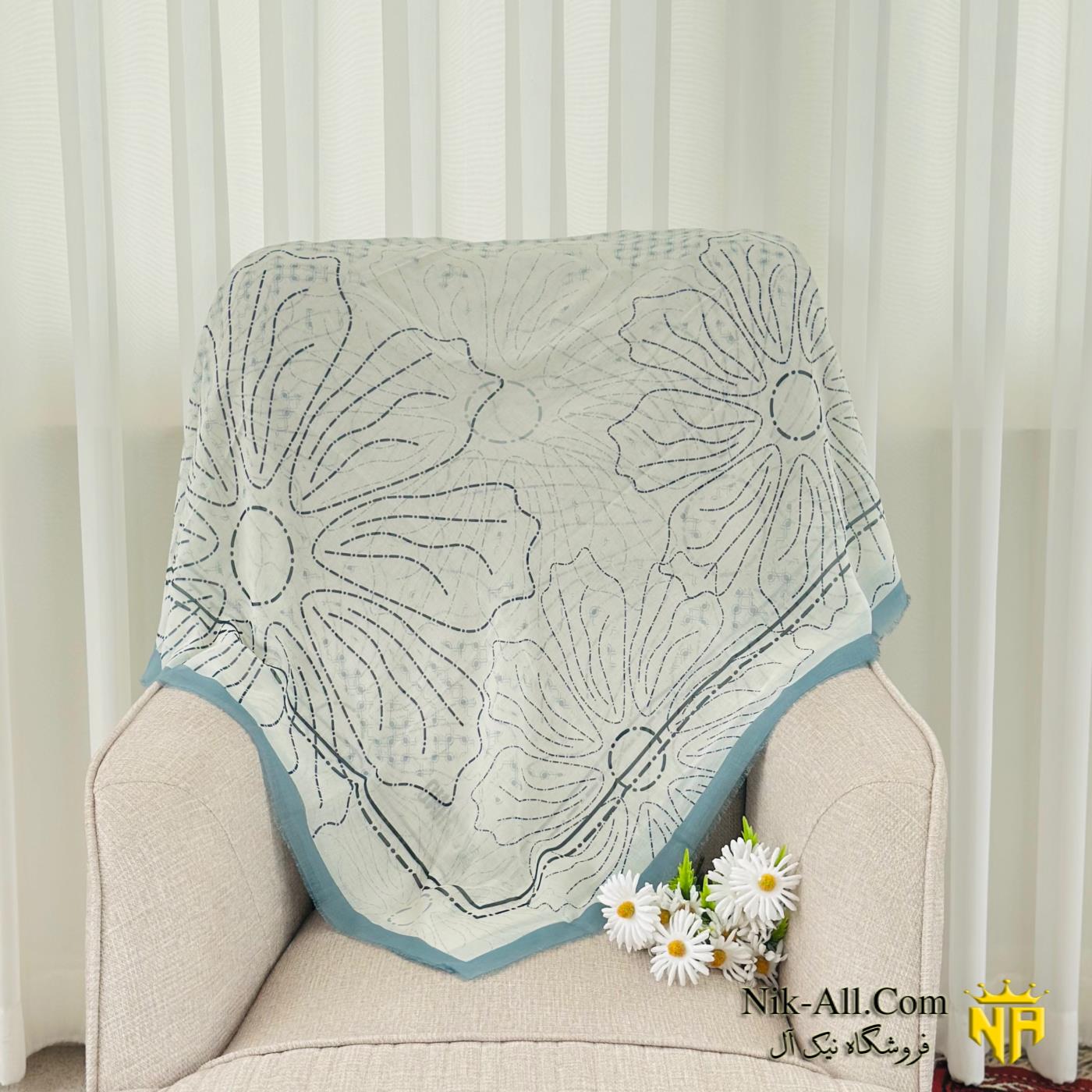 روسری ابریشمی طرح گل درشت 