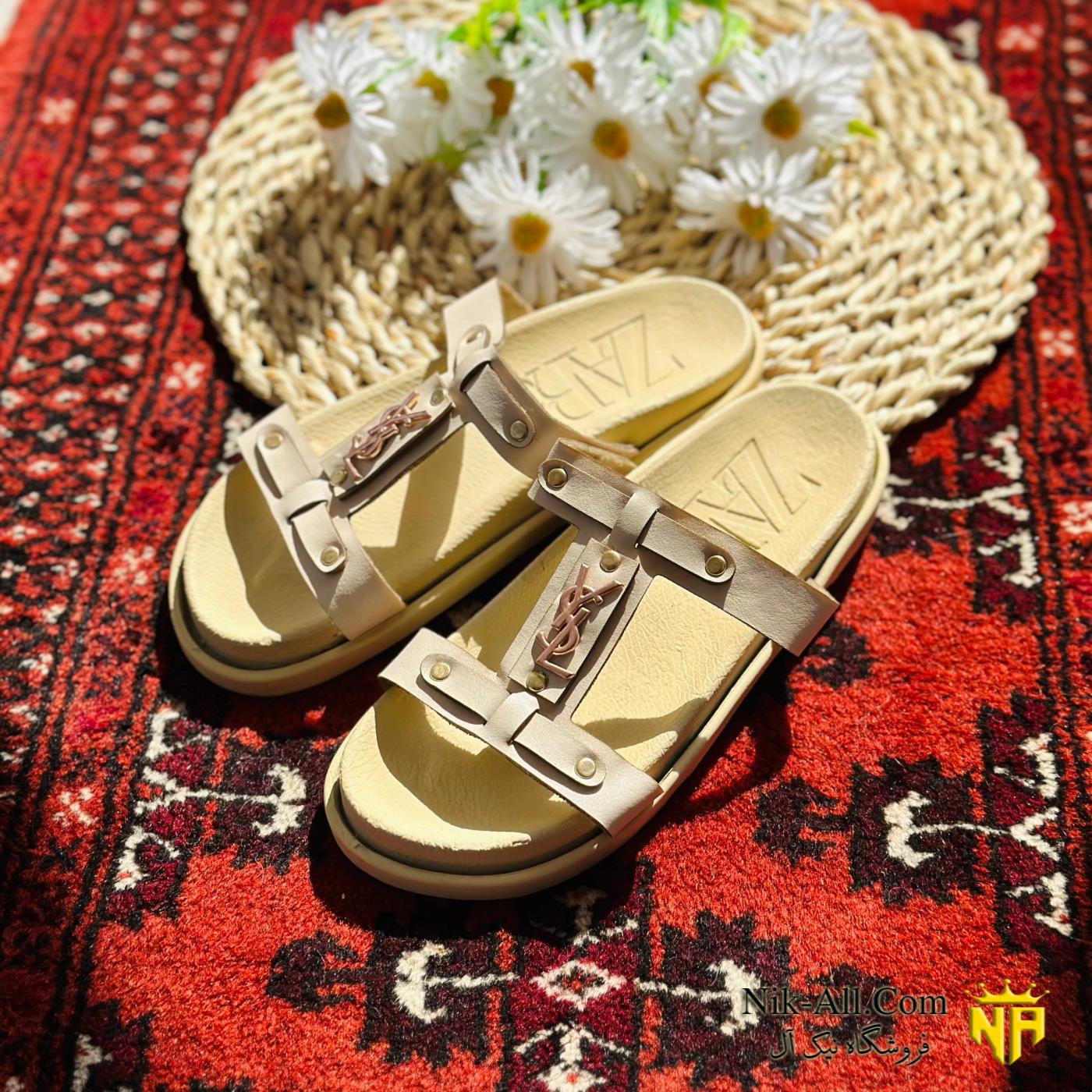 صندل زنانه سگک دار کرم 
