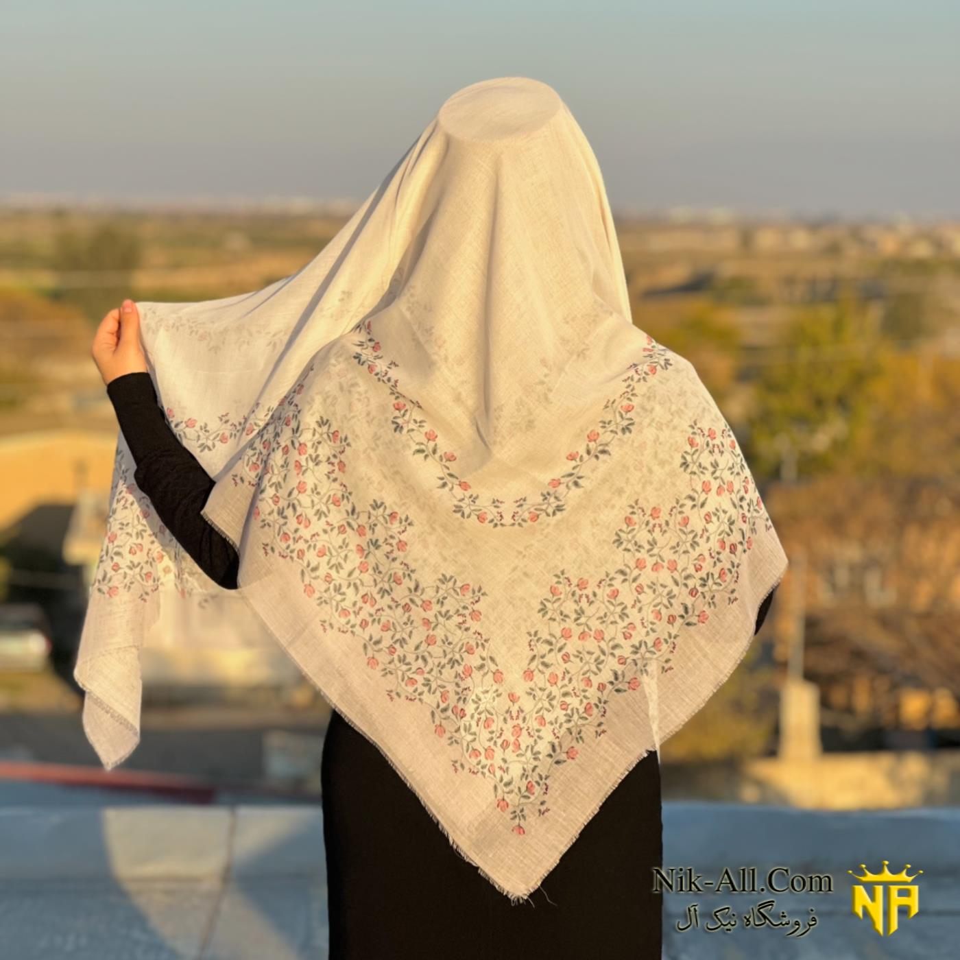 روسری ابریشمی طرح گل ریز 
